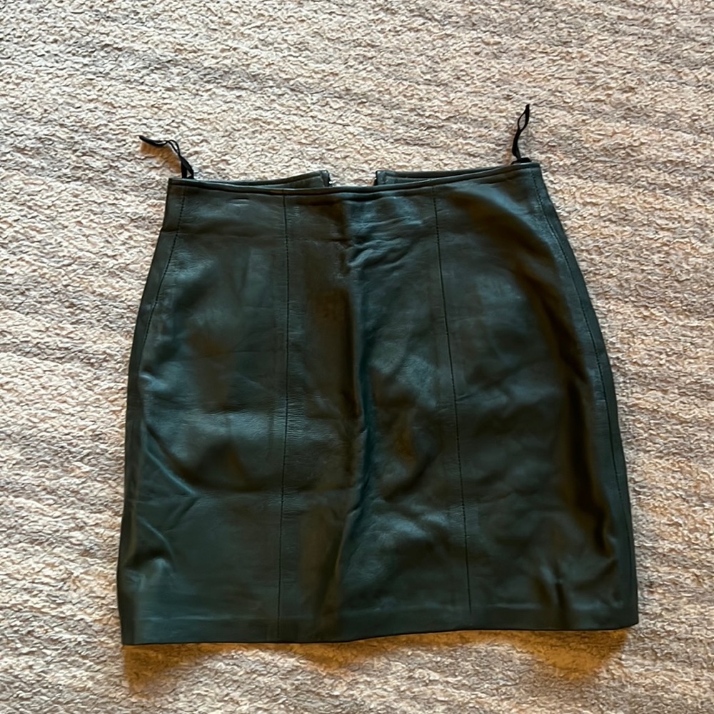 Like new green leather skirt. Size S